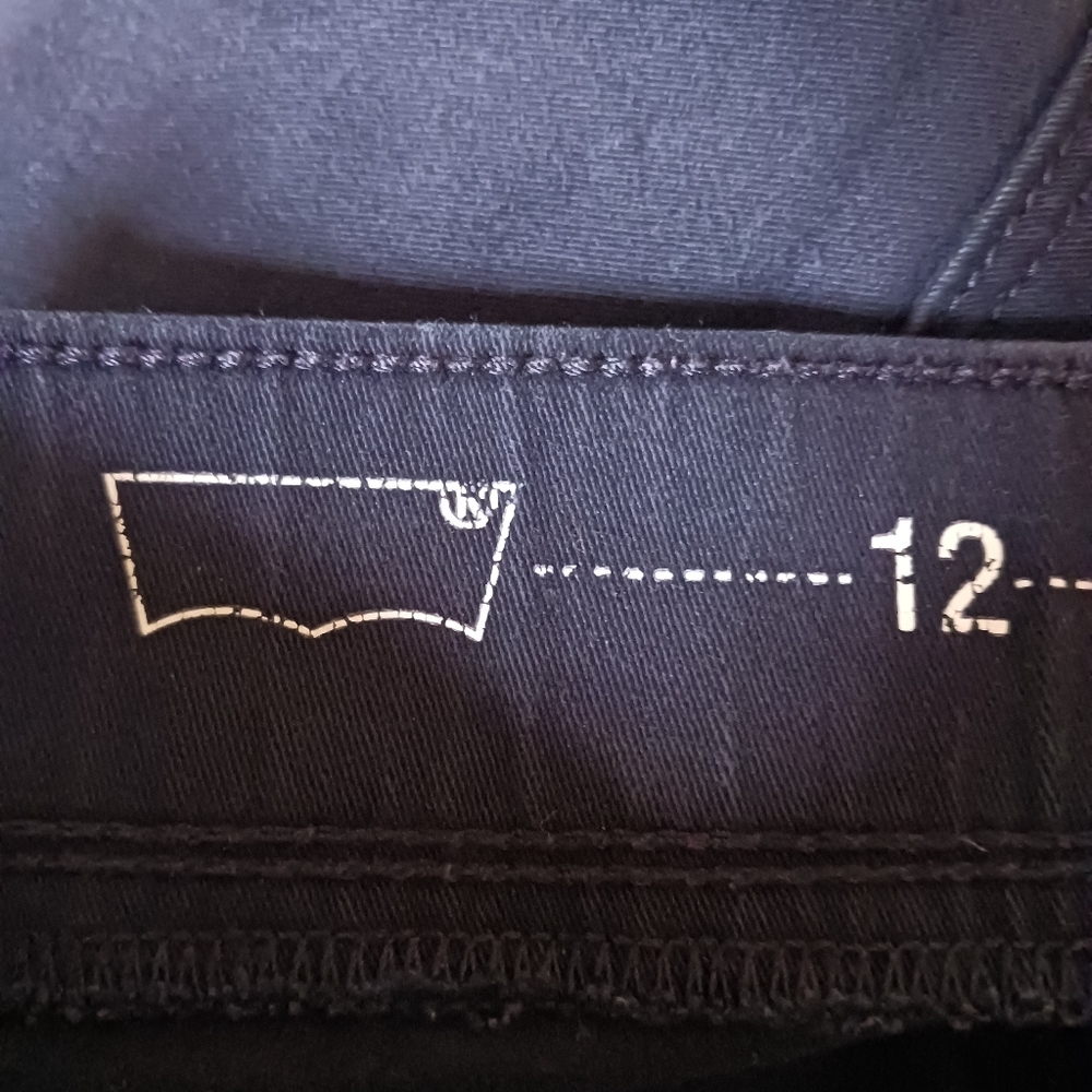Levi's - Picture 3 of 6